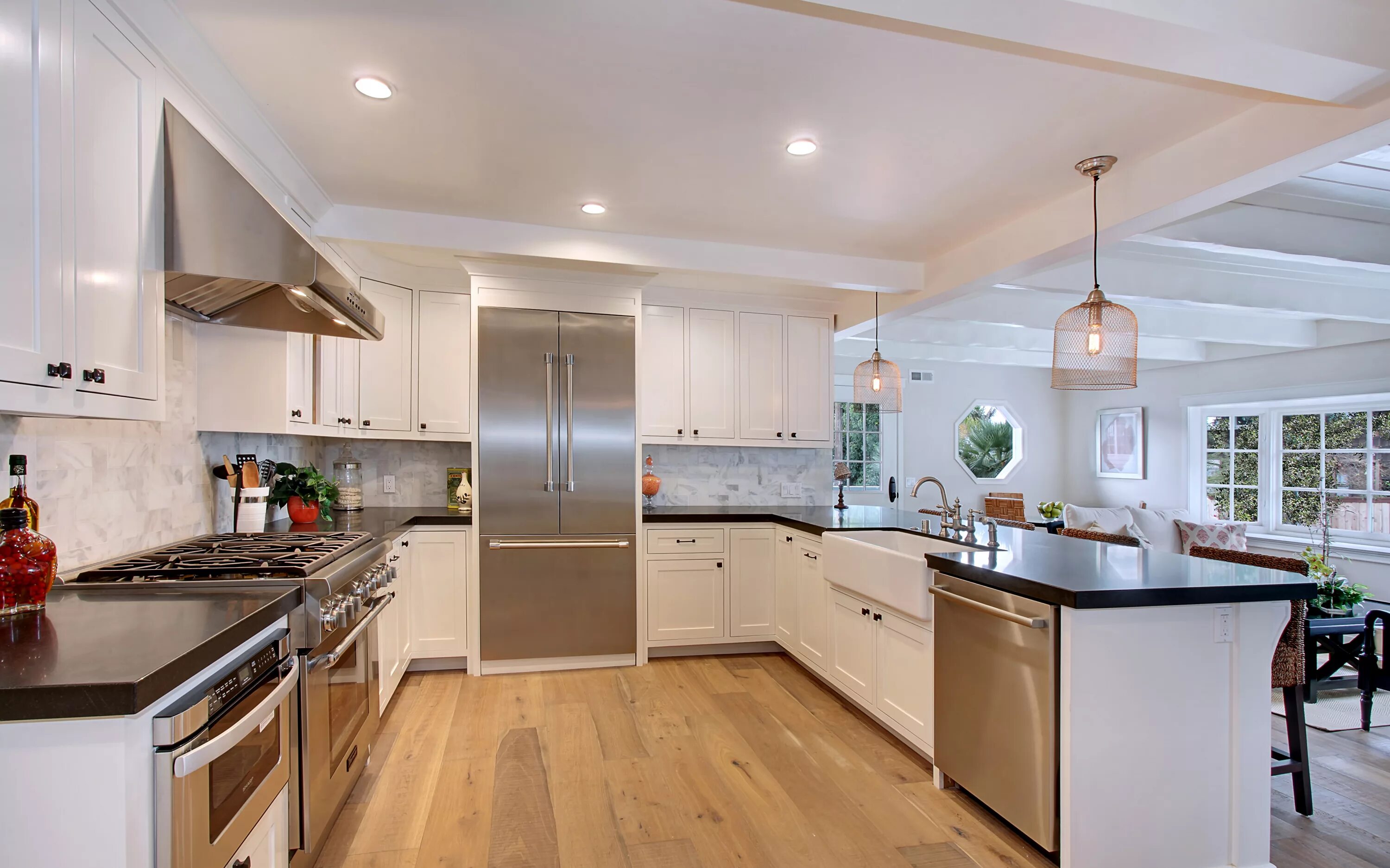 Кухонный гарнитур большой дом фото Фото кухни Интерьер Дизайн 3840x2400