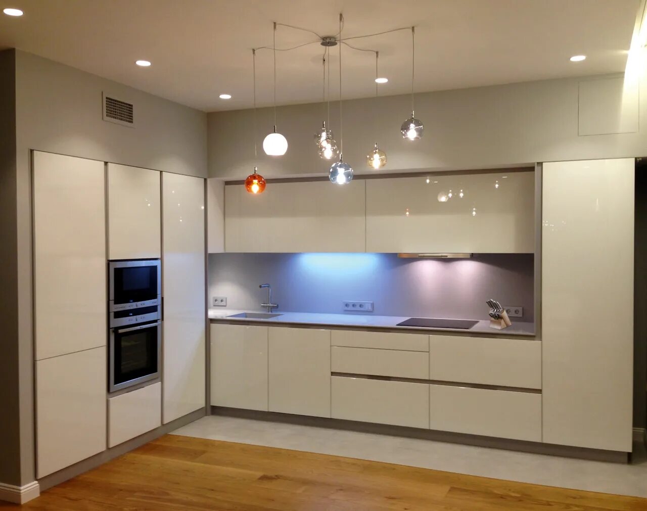 Кухонный гарнитур до потолка фото Кухня без ручок - AzzGarD - фабрика сучасних кухонь