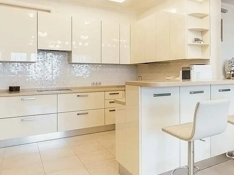 Кухонный гарнитур фото светлые тона Кухня с бежевым фартуком Лучшие новинки (Фото кухонь)