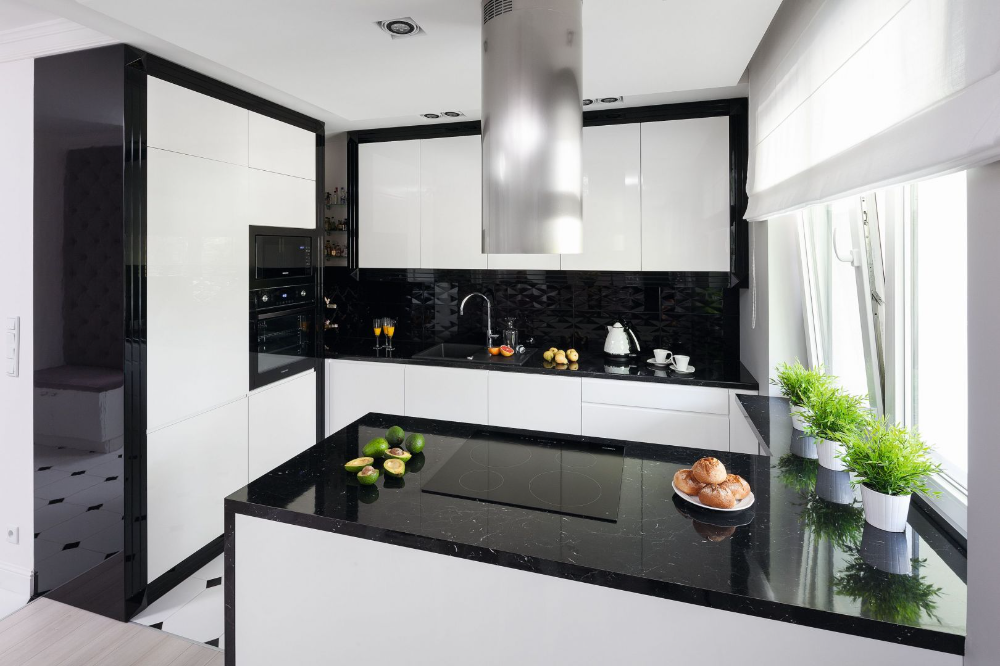 Кухонный гарнитур фото в интерьере современные идеи Ściana nad blatem: 10 najlepszych aranżacji kuchni z płytkami - Galeria - Dobrze