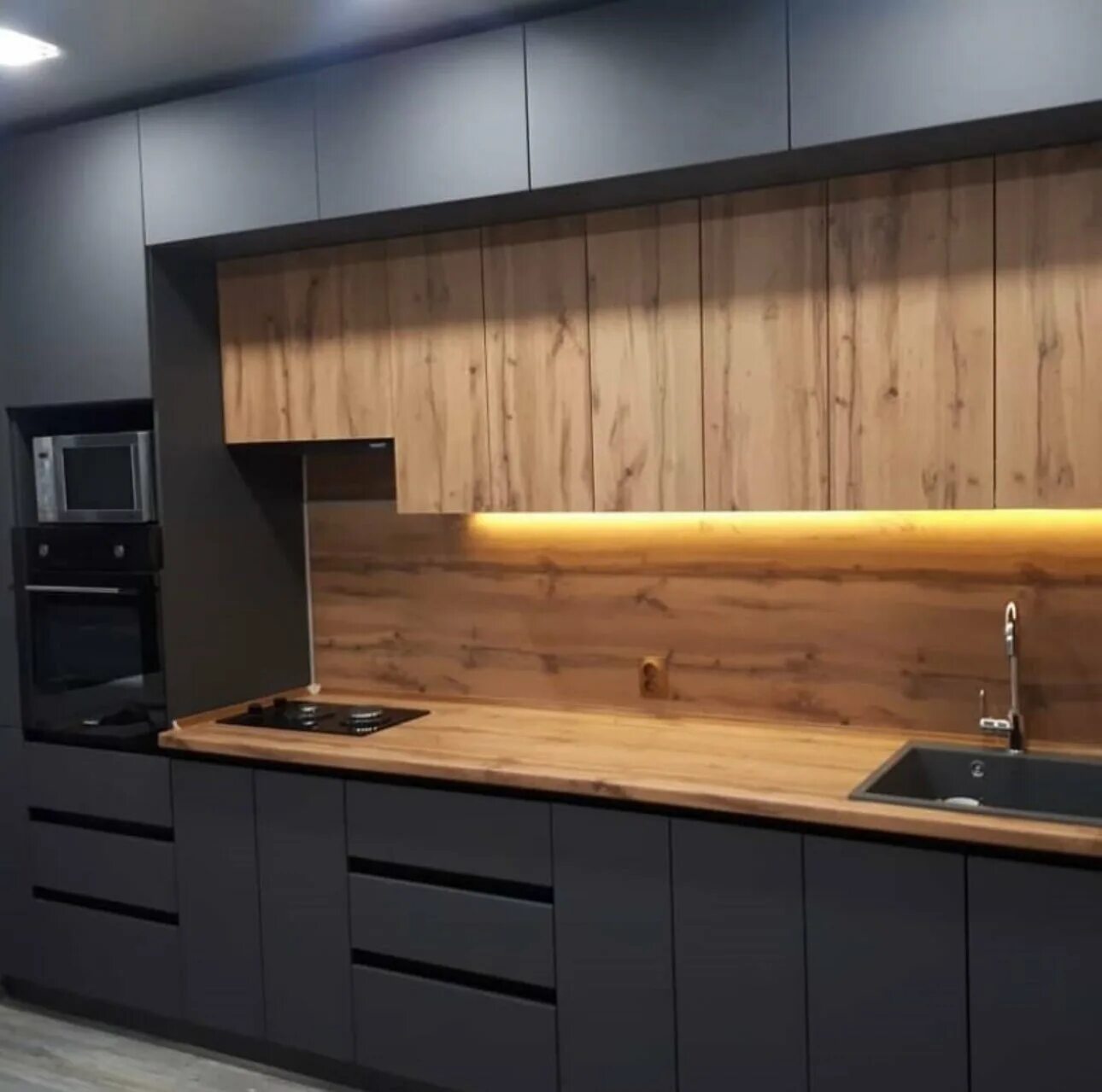 Кухонный гарнитур графит с деревом фото Оклеить фасады кухонного гарнитура пленкой в Москве: 59 исполнителей с отзывами 