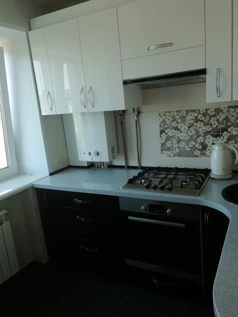 Кухонный гарнитур хрущевка с колонкой дизайн фото Дизайн маленькой кухни с колонкой (58 фото)