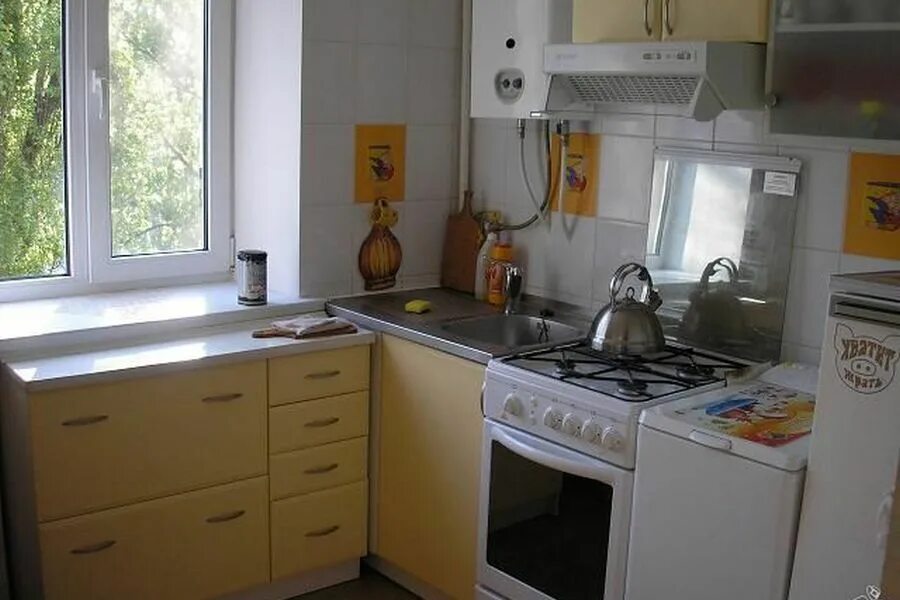 Кухонный гарнитур хрущевка с колонкой дизайн фото Как спрятать газовую колонку на кухне: требования безопасности + подборка лучших