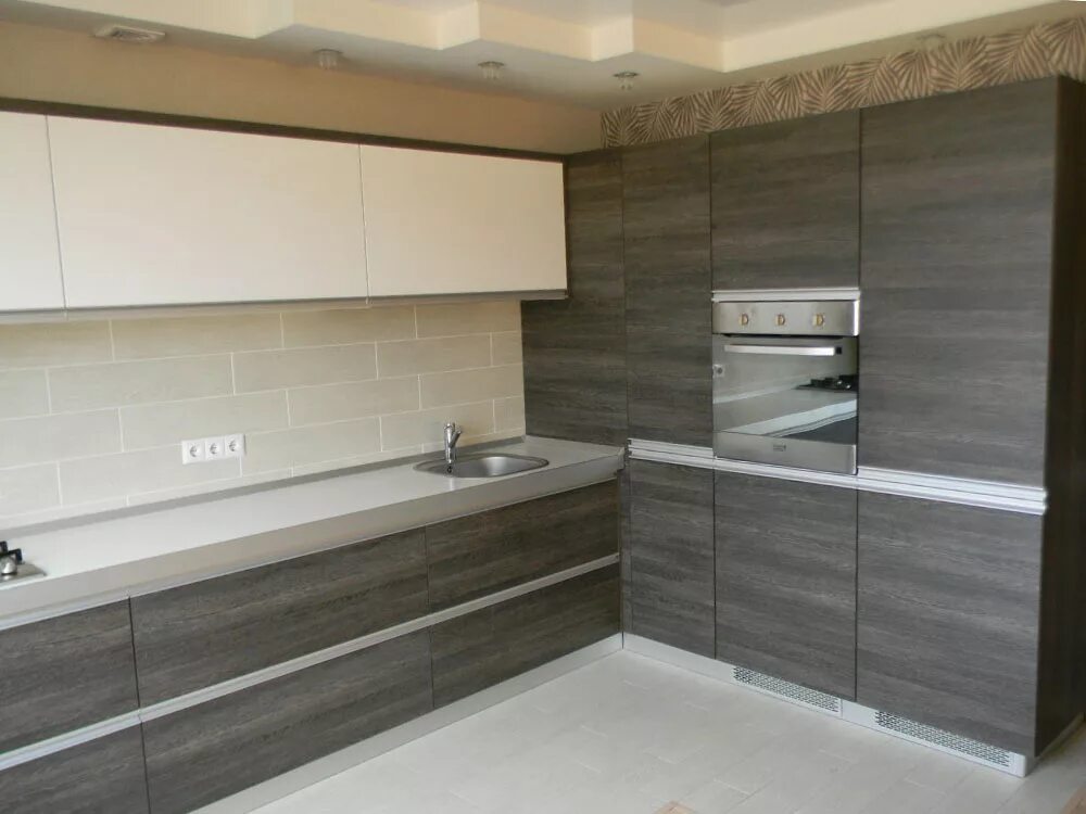 Кухонный гарнитур из эгер фото Купить кухню из натурального шпона на заказ в Москве и Области.