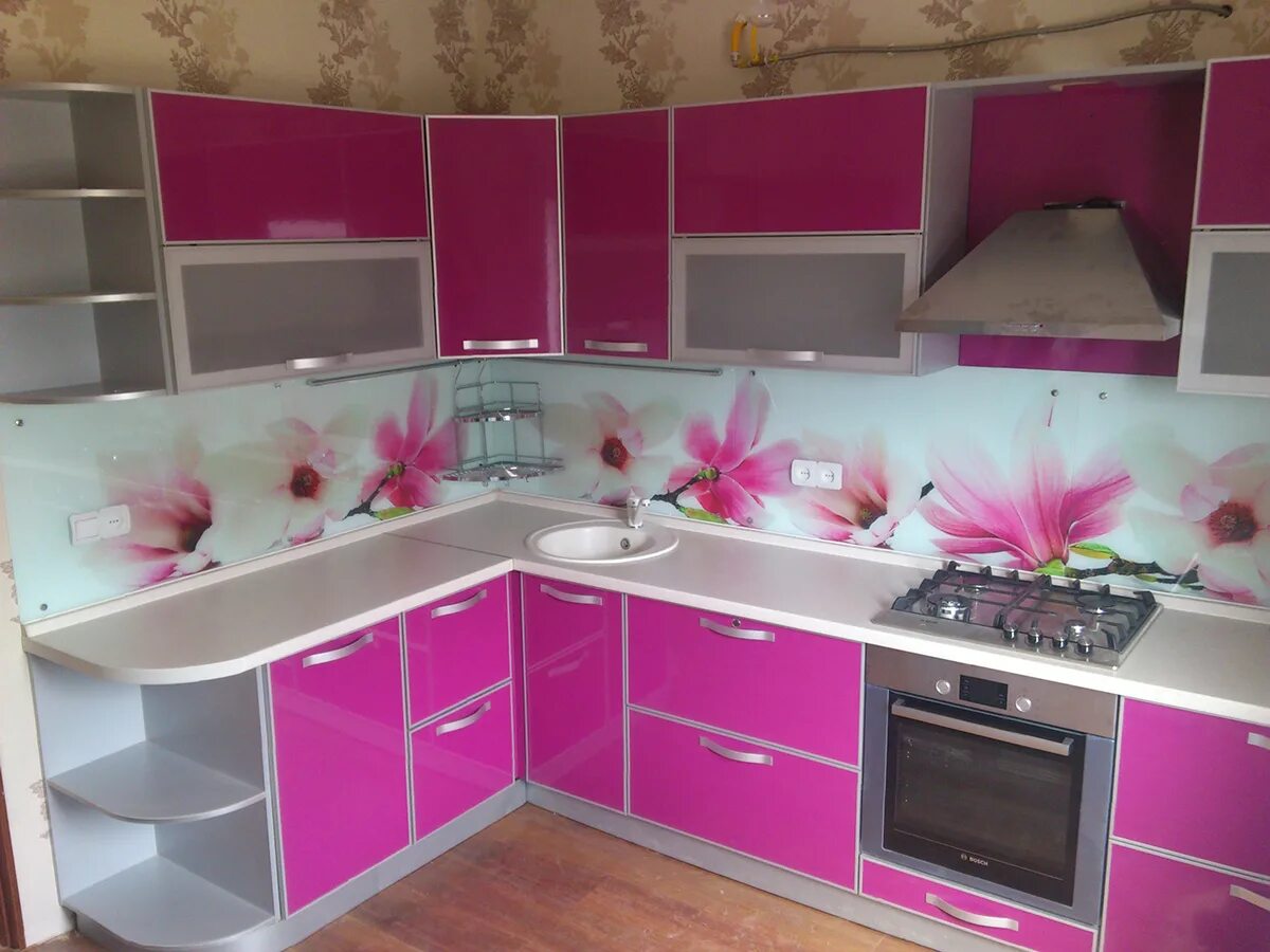 Кухонный гарнитур из пластика фото и цены Кухня фуксия пластик - Наши работы по изготовлению мебели на заказ