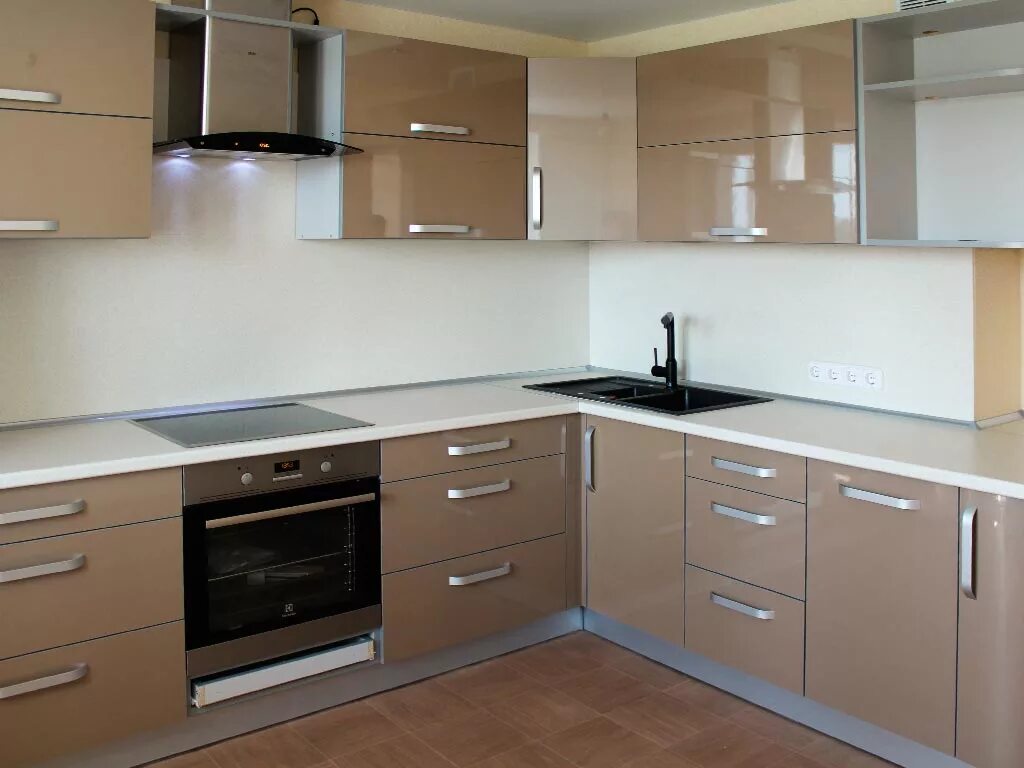 Кухонный гарнитур из пластика фото и цены Угловая кухня "Клаус" - купить по цене от 39 000 руб. за м.п. - Заказать кухню о