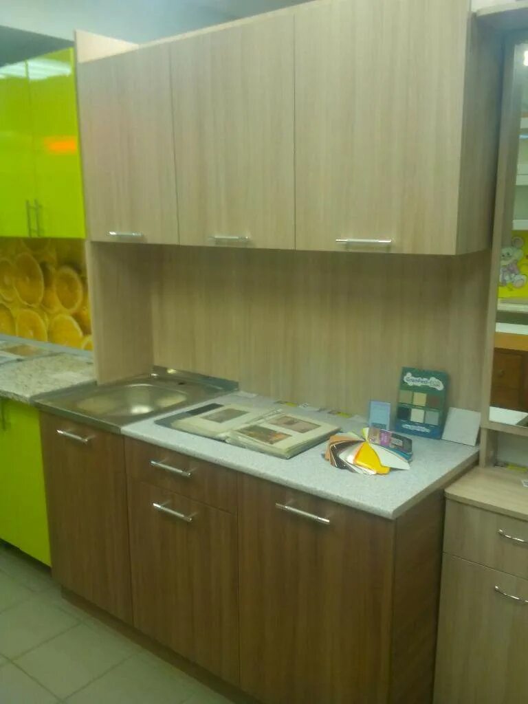 Кухонный гарнитур из светофора 2.2 белый фото Новый кухонный гарнитур с нерж. мойкой, с доставкой и сборкой : Мебель. Купить -