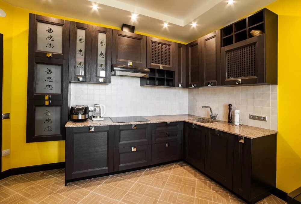 Кухонный гарнитур коричневого цвета фото Кухни венге: сочетания цветов и интересные примеры