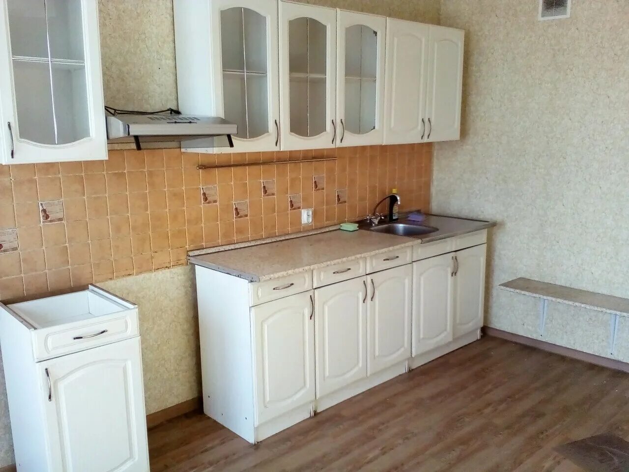 Кухонный гарнитур кухонный гарнитур бу фото Отдам Бесплатно Кухонный Гарнитур с мойкой Все то что на.