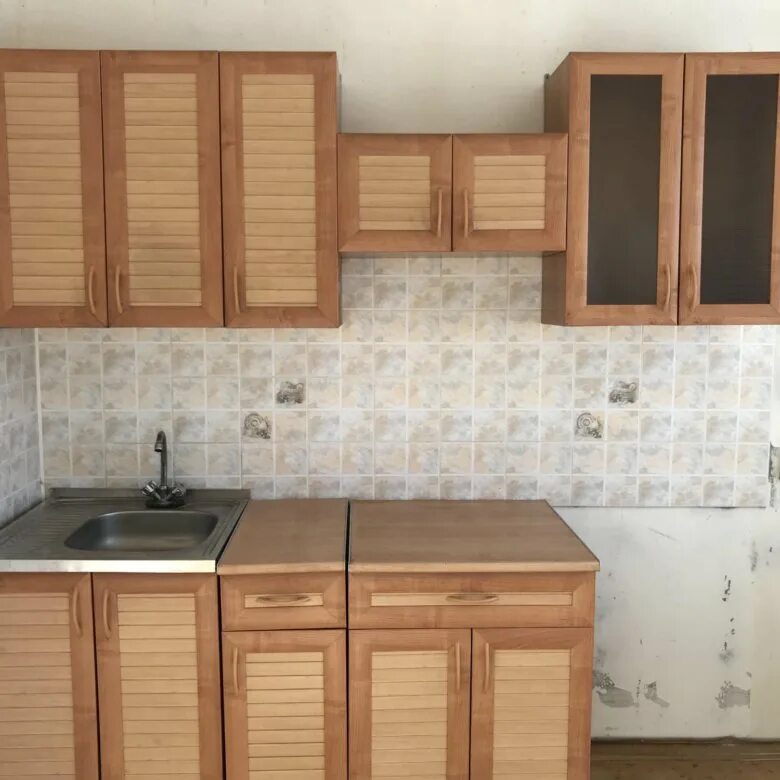 Кухонный гарнитур кухонный гарнитур бу фото Кухонный гарнитур б/у - купить в Красноярске, цена 4 000 руб., продано 12 марта 