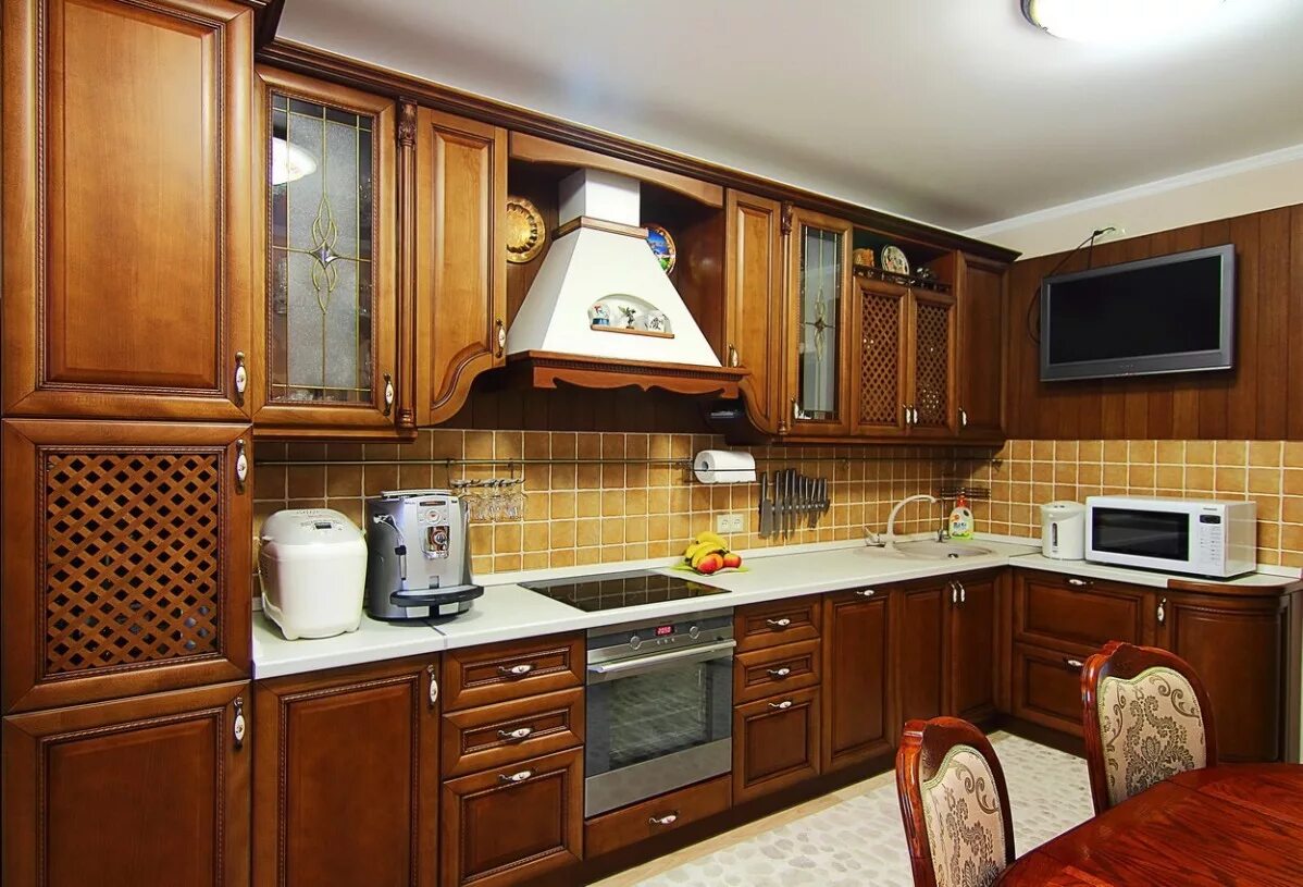 Кухонный гарнитур массив фото Кухни "Классика" : Наяда орех, фасад: массив бука