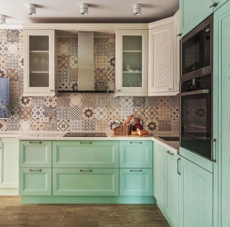 Кухонный гарнитур мятного цвета фото Интерьер недели: современная классика в Балашихе - INMYROOM