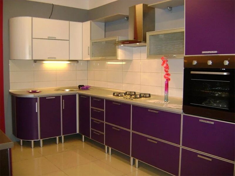 Кухонный гарнитур на ножках фото Так делать не надо: кухонные "мелочи", от которых интерьер выглядит очень дешево