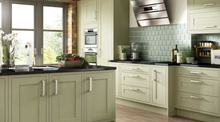 Кухонный гарнитур оливкового цвета в интерьере 23 Green Kitchen Cabinets Ideas For Your Kitchen Interior Green kitchen cabinets