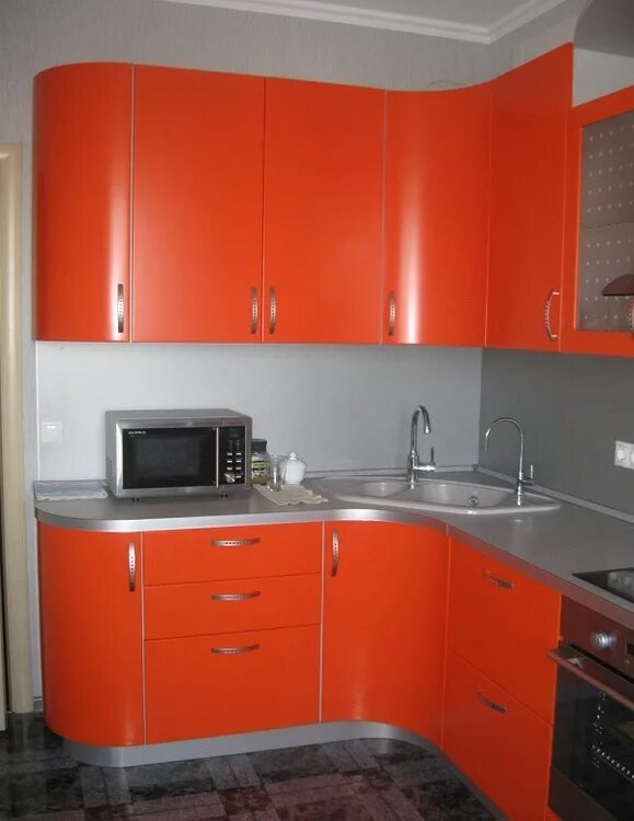 Кухонный гарнитур омск цены фото Кухня оранжевая с серой столешницей
