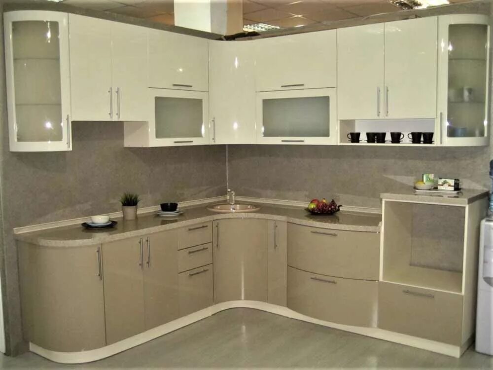 Кухонный гарнитур пластик фото Недорогая глянцевая кухня из бежевого пластика