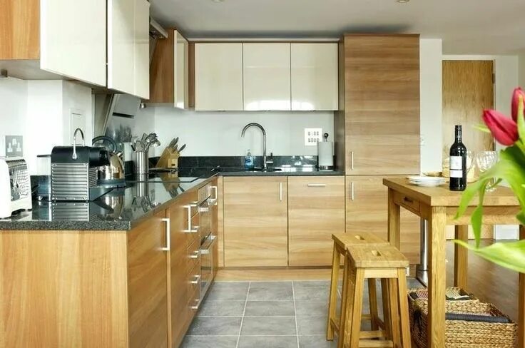 Кухонный гарнитур под дерево фото Image result for 2 different color kitchen cabinets Interior design kitchen, Kit