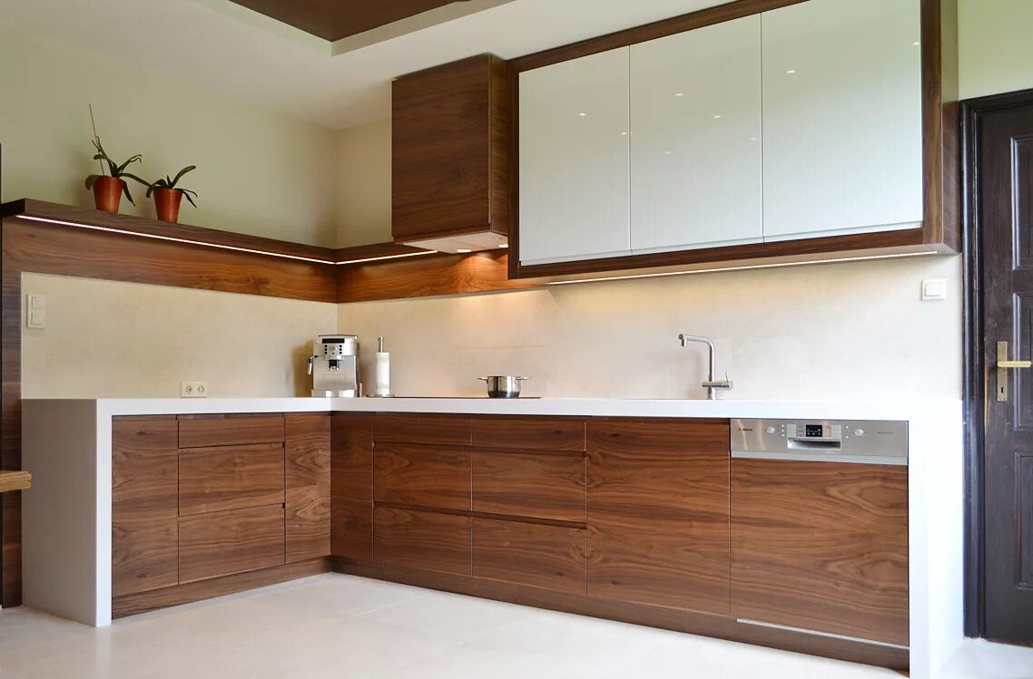 Кухонный гарнитур под дерево фото Шпон - Мебельная Фабрика Смарт