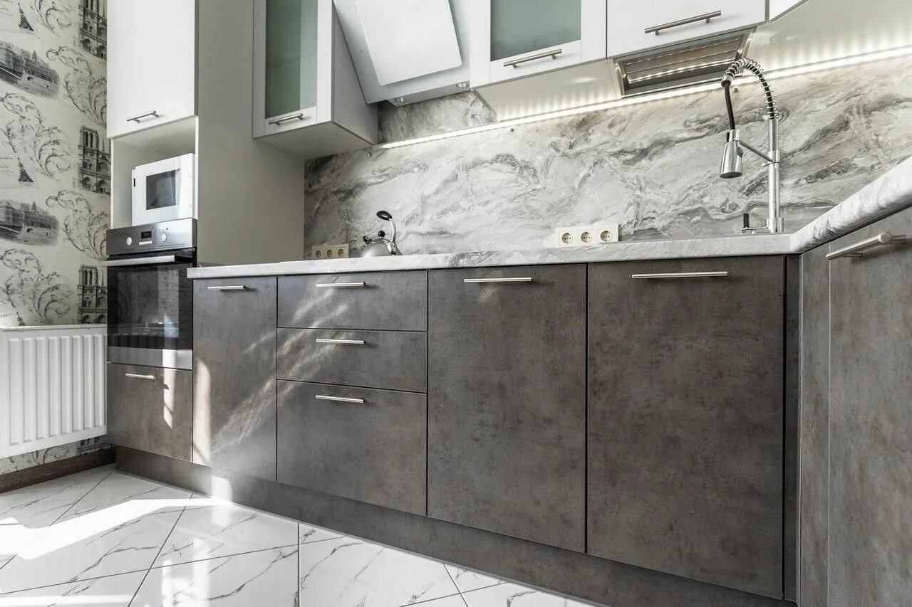 Кухонный гарнитур под мрамор фото Кухни с меламиновыми фасадами - модная новинка