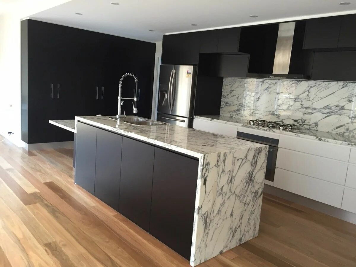 Кухонный гарнитур под мрамор фото ARABESCATO (Marble) - CKC Kitchen marble, Quartz kitchen countertops white, Whit