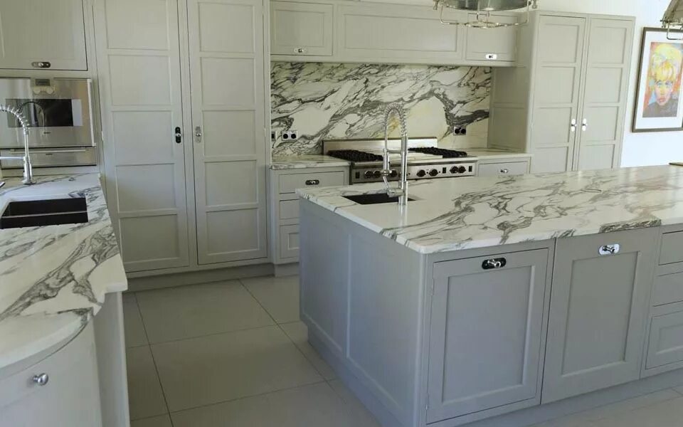 Кухонный гарнитур под мрамор фото Столешницы из мрамора для кухни заказать в Москве у производителя ОрганСтрой