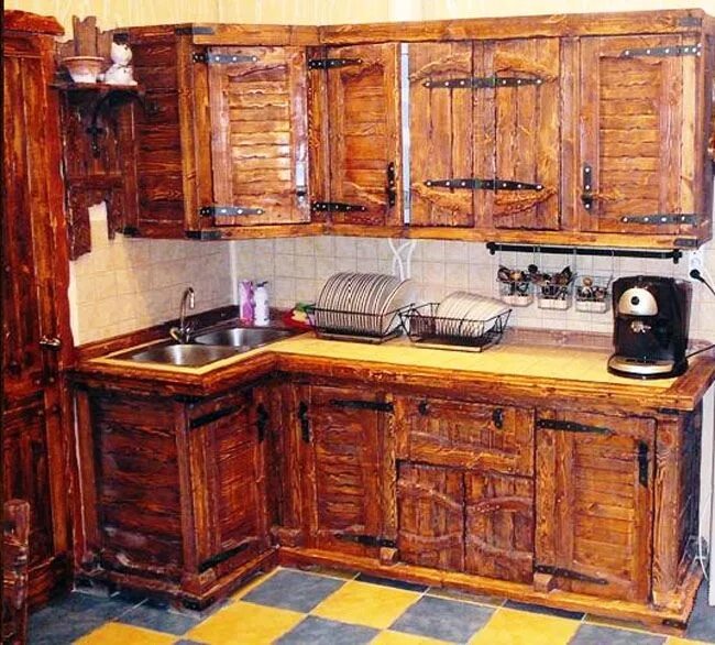 Кухонный гарнитур под старину фото Кухня под старину Боярская Деревенские кухонные шкафы, Дизайн кухонного шкафа, И