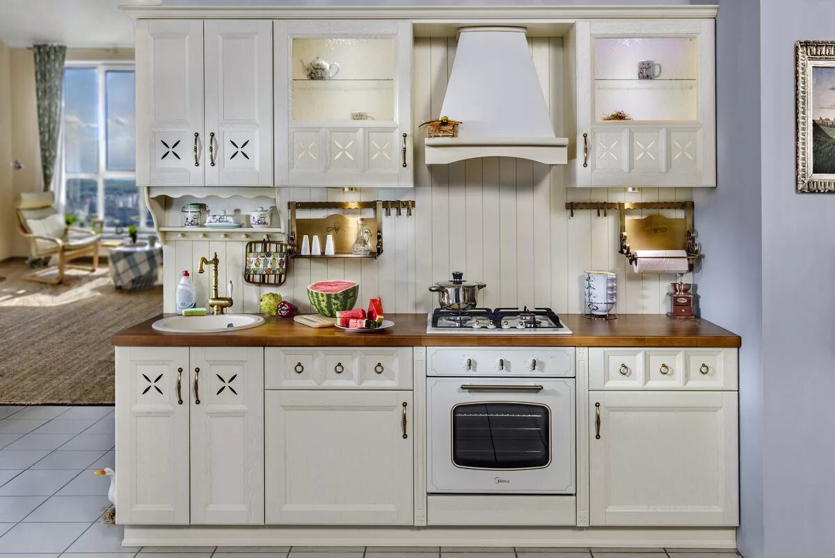 Кухонный гарнитур прованс фото Кухня Прованс с фасадами из массива дуба КухниСпаркс ⭐