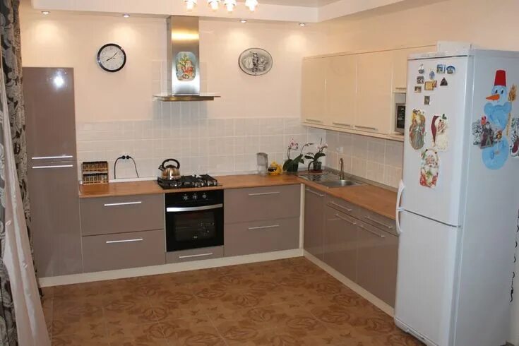 Кухонный гарнитур реальные фото в квартире Глянцевая кухня: 70+ фото, плюсы и минусы, матовая или глянцевая, уход Кухня, Пл