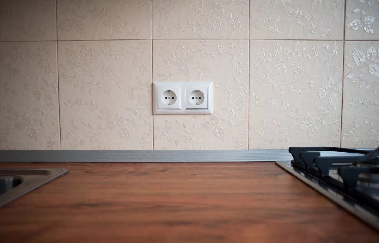 Кухонный гарнитур розетки фото Ремонт розеток в Кирове - Мастера43