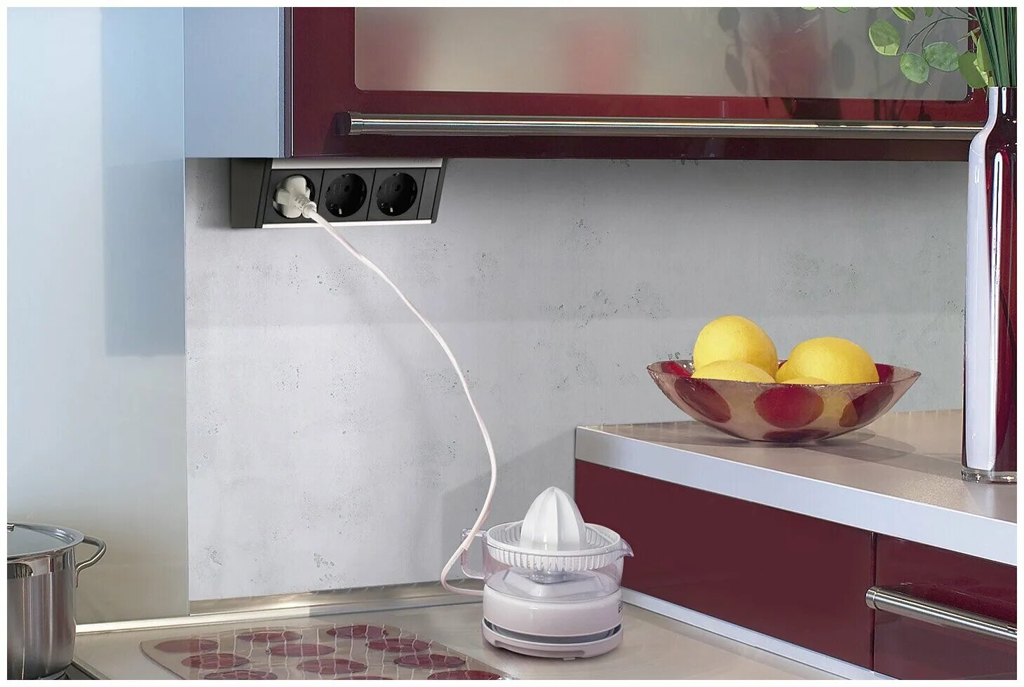 Кухонный гарнитур розетки фото Горизонтальный блок розеток EVOline R-Dock Small 980.00.017 - купить по выгодной