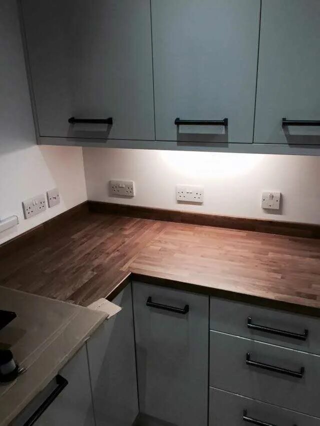 Кухонный гарнитур розетки фото Розетки на кухне - схемы идеального расположения, высоты и количества розеток