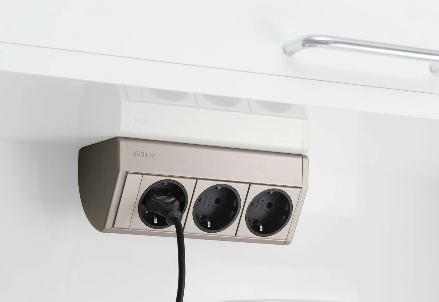 Кухонный гарнитур розетки фото Dock by Evoline STYLEPARK