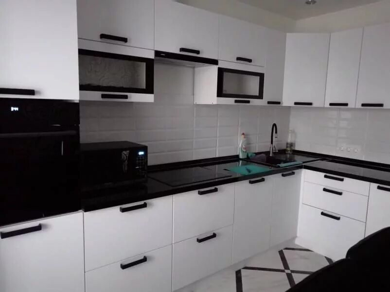 Кухонный гарнитур с черными ручками фото Композиция кухни Фиджи № 2 - МКМЕБЕЛЬ