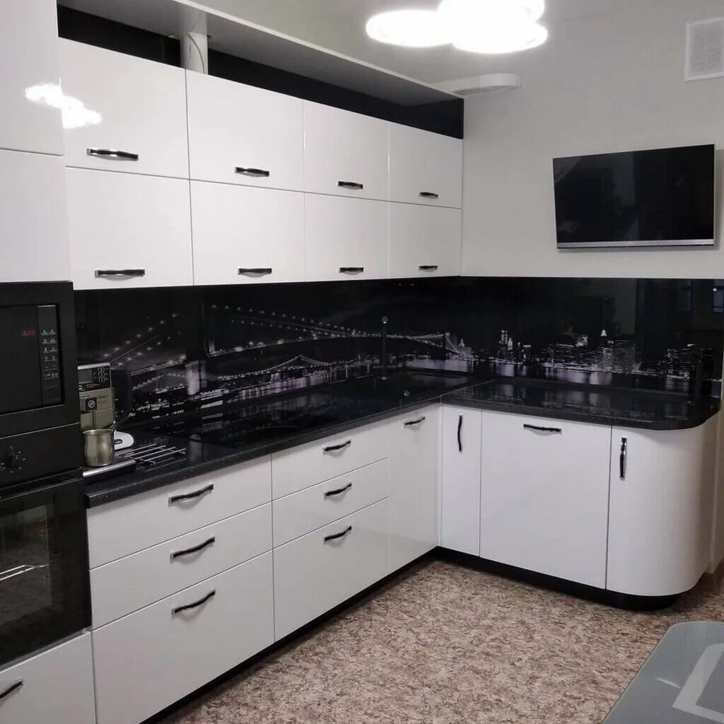 Кухонный гарнитур с черными ручками фото ИП Комиссаров Е. Ю., мебель на заказ, Москва, поселение Первомайское, квартал № 