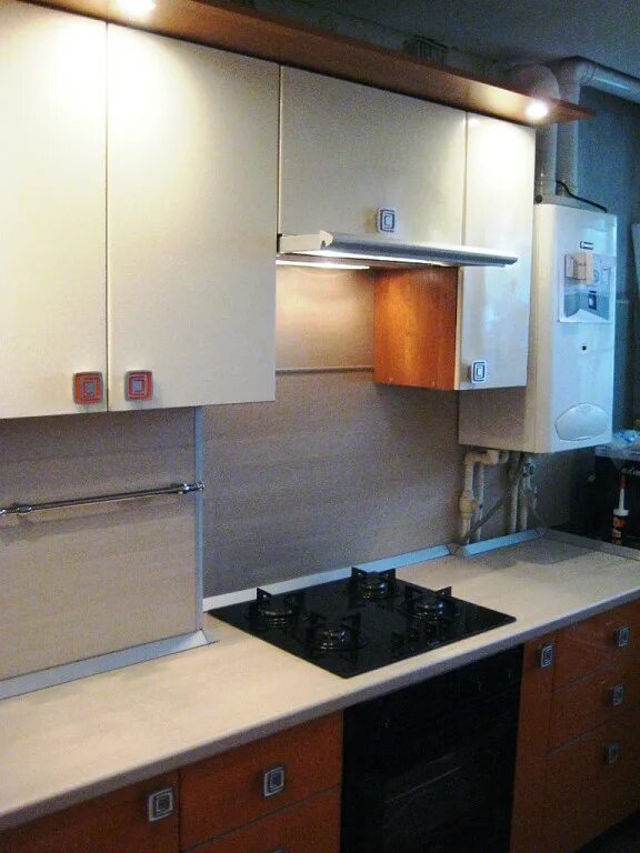 Кухонный гарнитур с газовой колонкой фото Прямая кухня в хрущевке с колонкой. Куда спрятать газовую колонку на кухне, вари