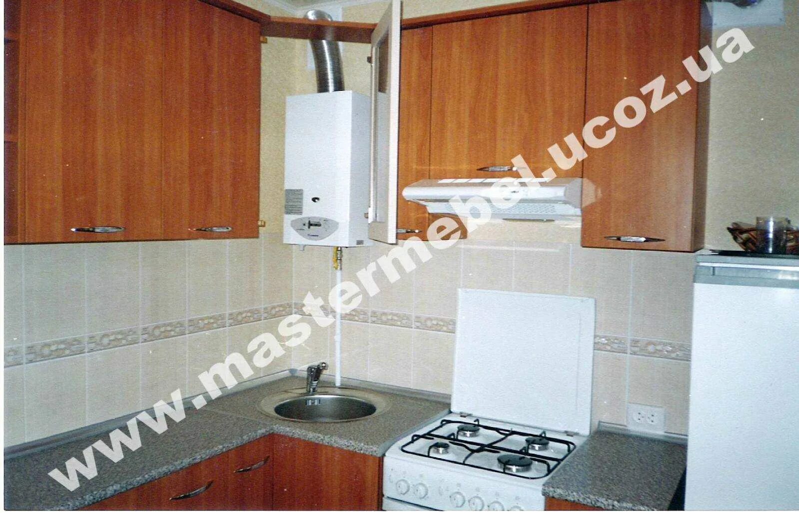 Кухонный гарнитур с газовой колонкой фото Угловая кухня с газовой колонкой (88 фото)