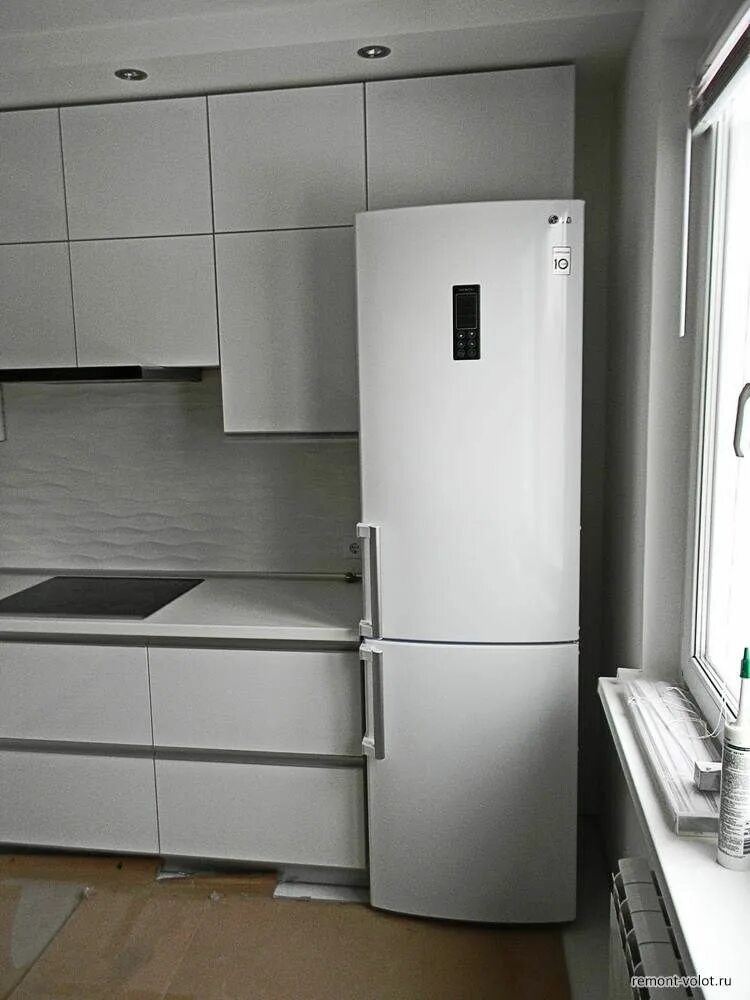 Кухонный гарнитур с холодильником фото Белая глянцевая кухня 8,3 кв.м за 6200$ (10 фото после монтажа) Кухня, Белая кух