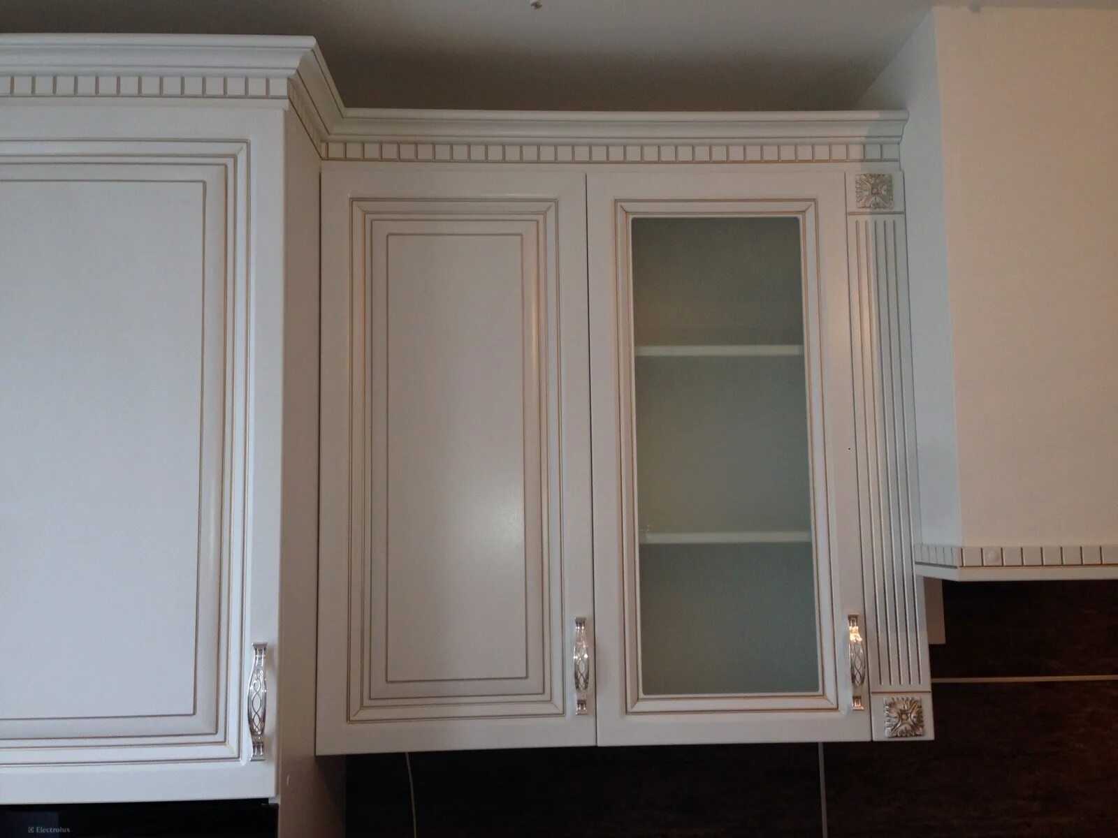 Кухонный гарнитур с карнизом фото Гарнитура карниза - найдено 88 картинок