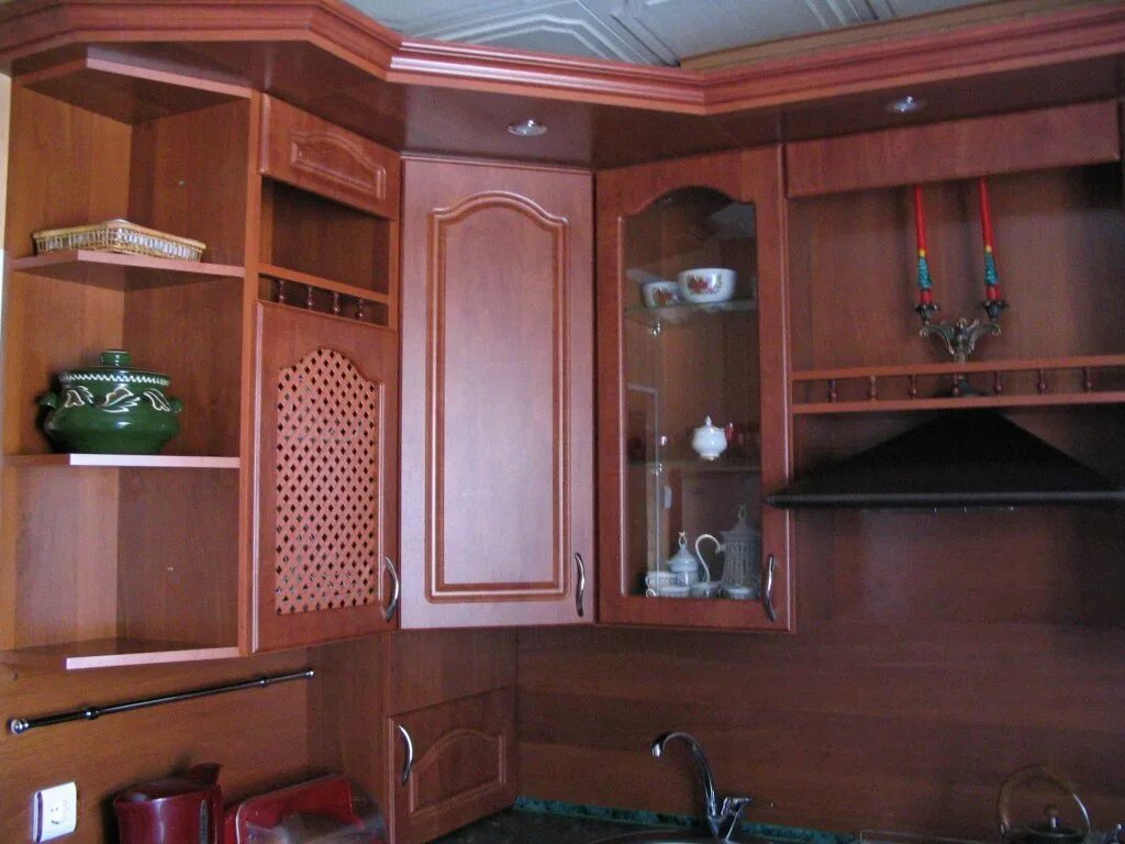 Кухонный гарнитур с карнизом фото Кухня угловая МДФ с карнизом на заказ. Заказать (купить) угловую кухню - К-Мебел