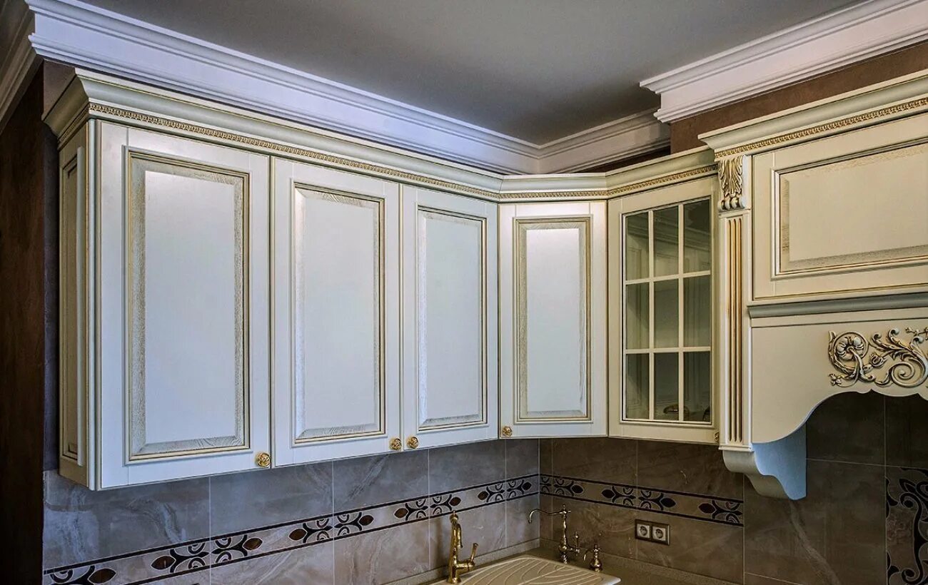 Кухонный гарнитур с карнизом фото Нижний фриз: найдено 82 картинок