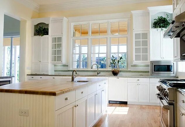 Кухонный гарнитур с окном фото дизайн Kitchen Windows French kitchen design, White kitchen design, Large kitchen desig