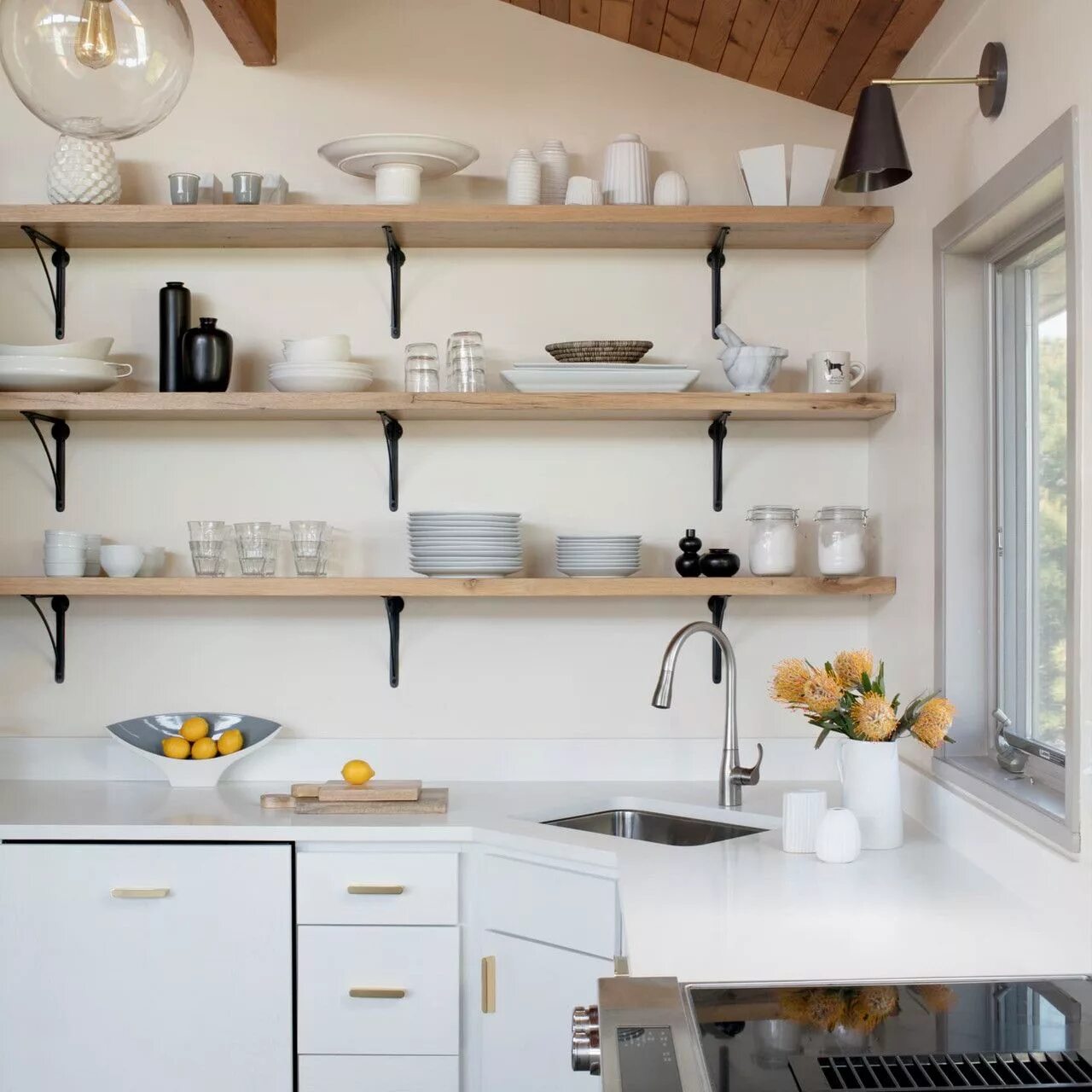 Кухонный гарнитур с открытыми полками сверху фото Introducing the Winners of the First-Ever Domino Design Blog Awards! Home decor 