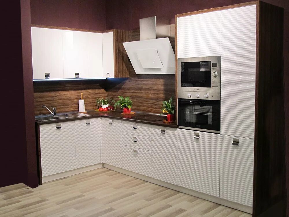 Кухонный гарнитур с рифлеными фасадами фото АМК - Купить кухню на заказ с пленочными фасадами ПВХ в Нижнем Новгороде