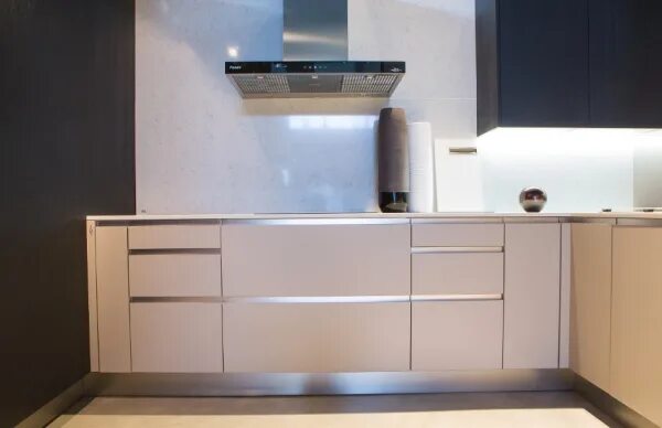 Кухонный гарнитур с ручкой гола фото Pin on Kitchens with Viefe ®