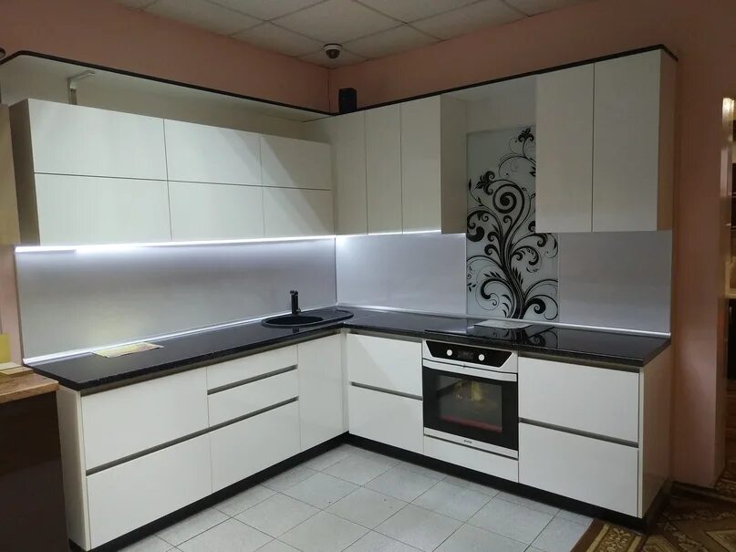 Кухонный гарнитур с ручкой гола фото Кухни без ручек - профиль GOLA - Царство гармонии