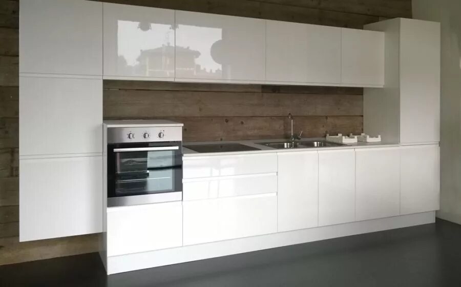 Кухонный гарнитур с ручкой гола фото Красивые белые кухни Аривас