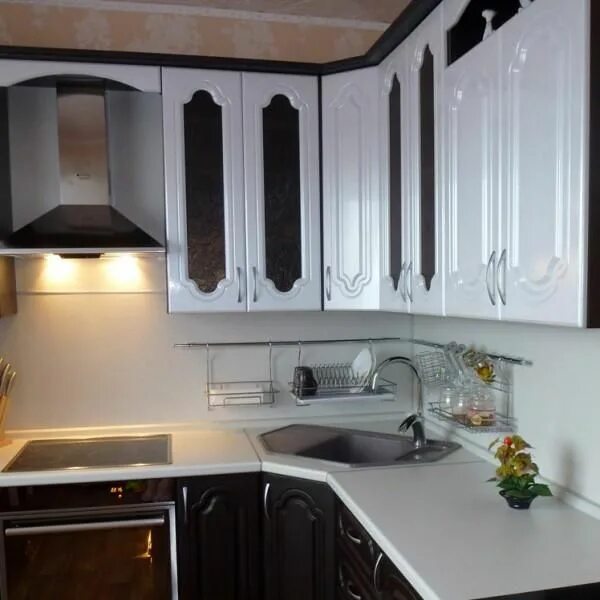 Кухонный гарнитур с угловой мойкой фото Modern Kitchens with Space Saving and Ergonomic Corner Sinks Modern kitchen inte