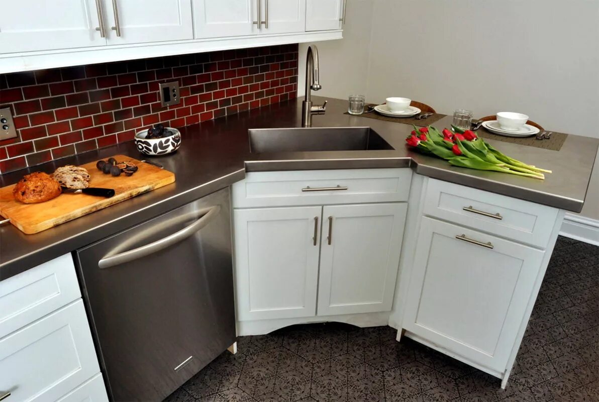 Кухонный гарнитур с угловой мойкой фото Угловая тумба под мойку для кухни (38 фото): размеры напольных кухонных шкафов п