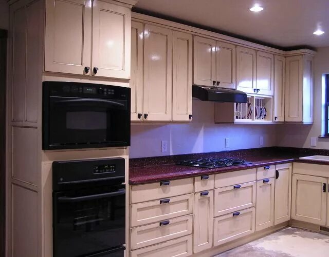 Кухонный гарнитур с встроенной техникой фото kitchen cupboards these kitchen cabinets are maple raised panel doors with an md