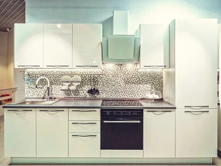 Кухонный гарнитур с вытяжкой фото Бытовая техника Maunfeld на кухне Маунфелд для кухни